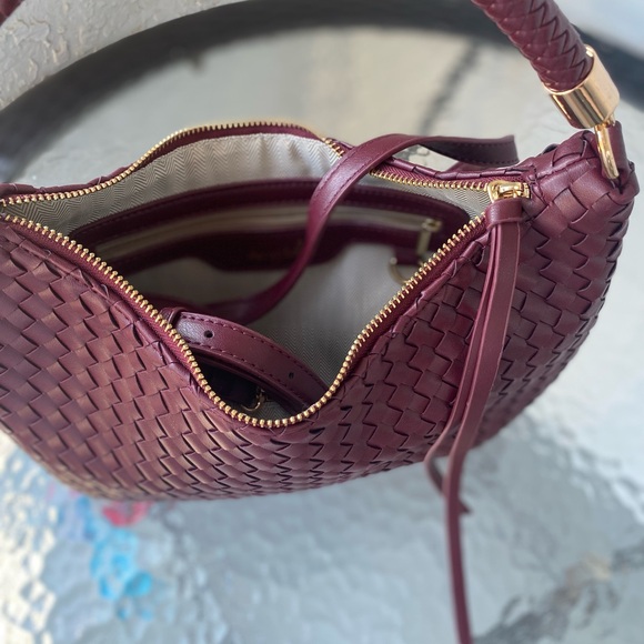 Elegant Woven Purple Handbag - Picture 3 of 3